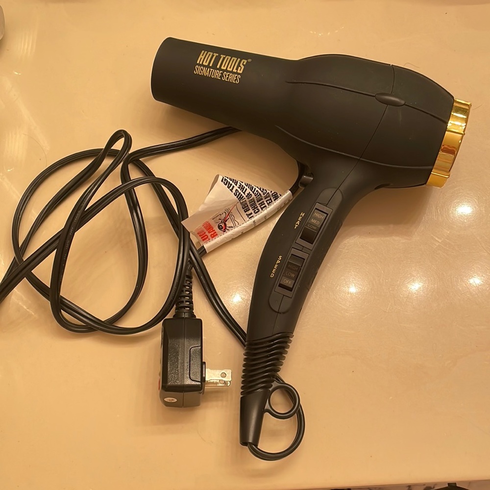 Hot Tools hair dryer! Practically brand new! Work perfect!
